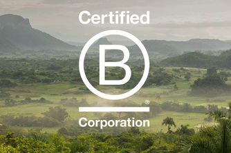 Logo B Corp sur un paysage naturel